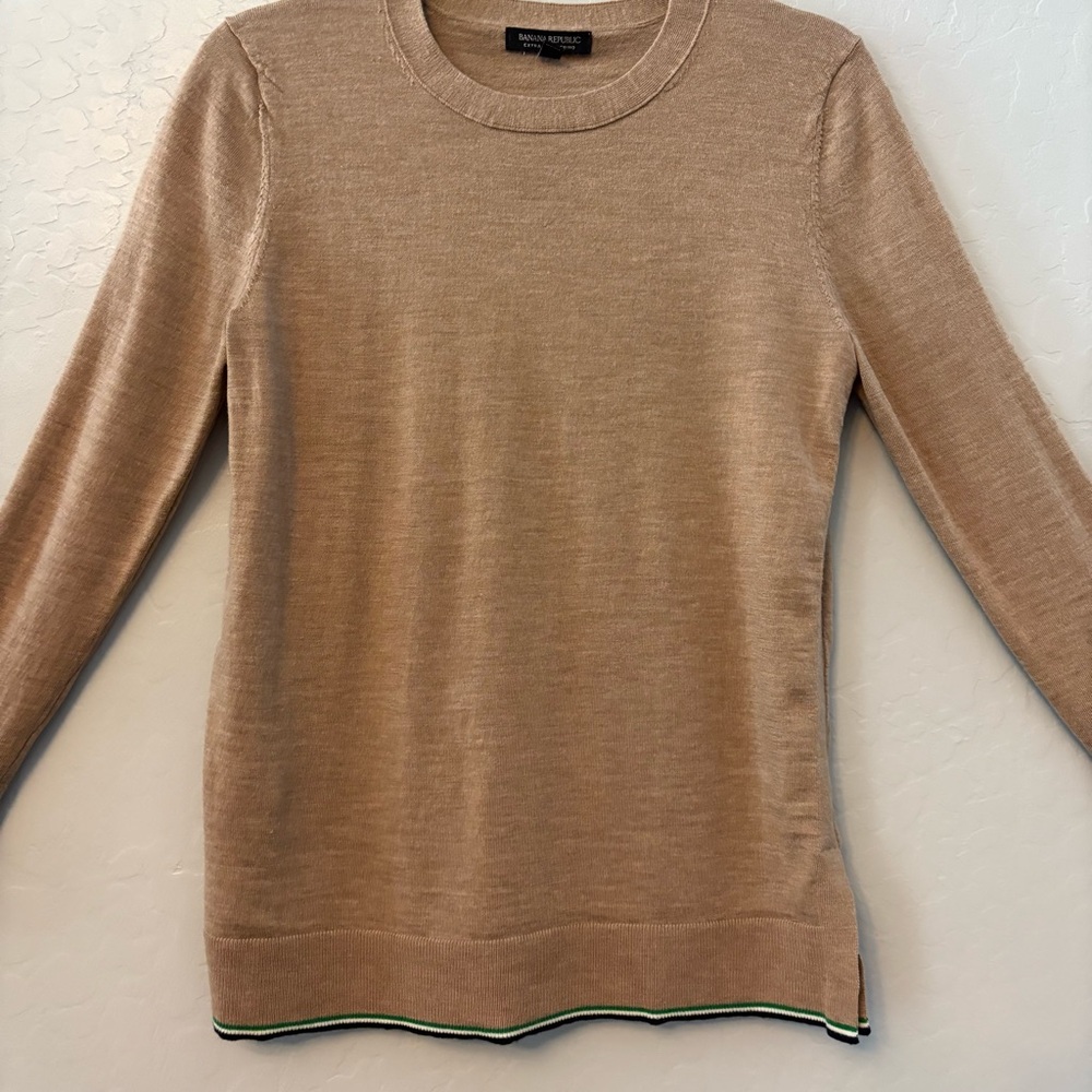 Banana Republic camel tan extra fine merino wool sweater petite medium - Picture 2 of 16